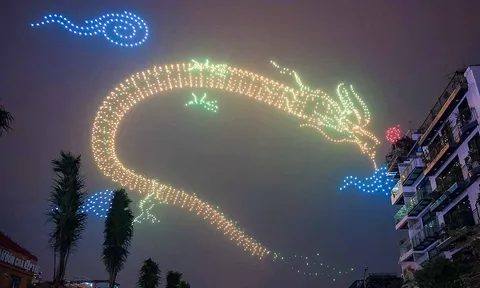 2024 drone trình diễn rồng thời Lý, chùa Trấn Quốc... trên bầu trời Hà Nội đêm Giao thừa