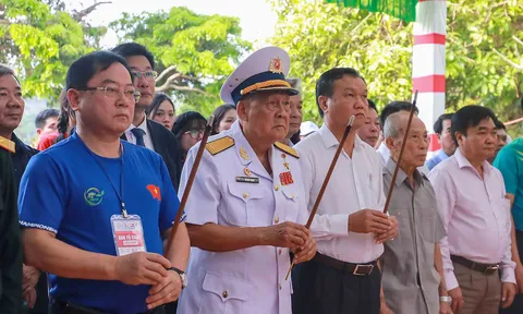Xúc động lễ tri ân, thả hoa tưởng niệm các anh hùng, liệt sĩ tại Vũng Rô