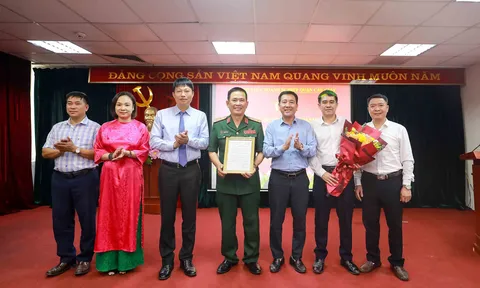 Công bố quyết định thành lập Chi bộ Tạp chí điện tử Nhân lực Nhân tài Việt
