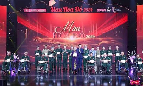 “Màu Hoa Đỏ” - Bản hùng ca còn mãi