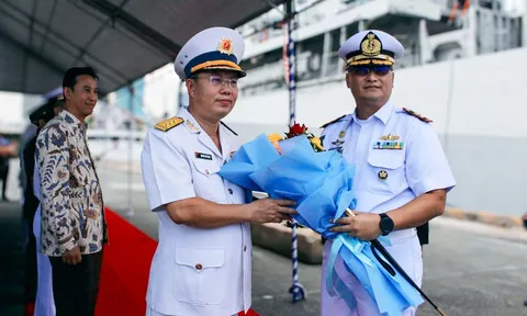 Tàu KRI Bung Tomo-357 Hải quân Indonesia thăm Việt Nam