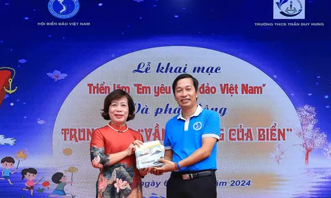 Năm học mới bắt đầu bằng tiếng sóng Trường Sa