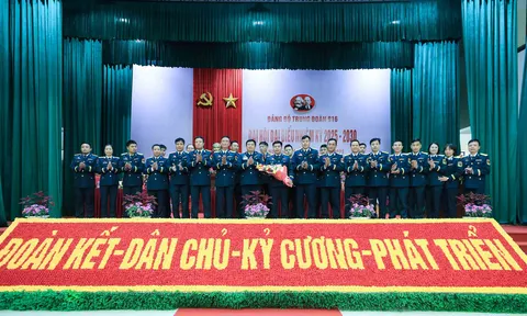 Trung đoàn Không quân 916: Nửa thế kỷ tôi luyện khí phách, vững bước tiên phong dưới cờ Đảng
