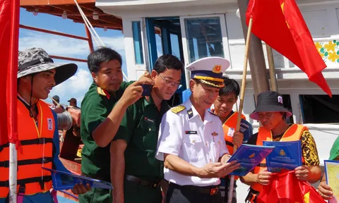 Giữ màu xanh đại dương – Hành động từ trái tim người lính biển