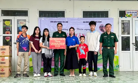Dấu chân của mẹ và những món quà tuổi thơ nơi biên giới