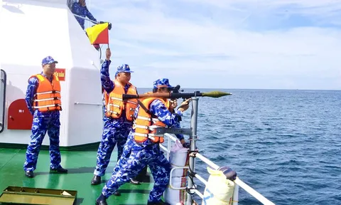 Cảnh sát biển Vùng 2 diễn tập quy mô lớn, hoàn thành xuất sắc khoa mục bắn đạn thật trên biển