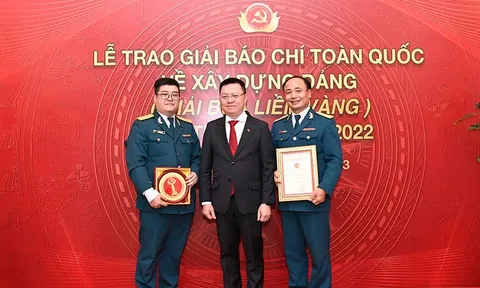 Người lính viết giữa bầu trời