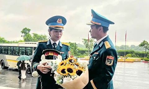Đi qua thầm lặng, để lại ánh sáng