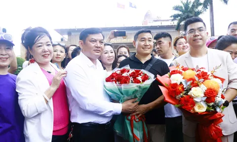 Quảng Ninh: Gần 1.000 khách du lịch Trung Quốc nhập cảnh vào Việt Nam qua cửa khẩu quốc tế Móng Cái