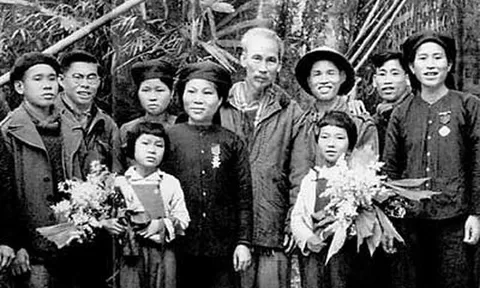 "Ở Việt Nam, ra ngõ gặp anh hùng" – Dấu ấn và niềm kiêu hãnh dân tộc