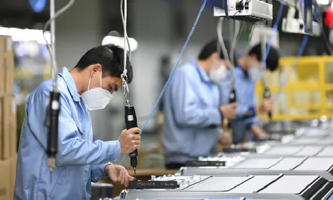 Bỏ mức lương hưu tối thiểu sẽ làm “nghèo hóa” dân trong tương lai?