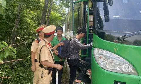 Ấm lòng từ những việc làm nhỏ của Cảnh sát giao thông Thừa Thiên Huế