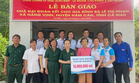 Các đơn vị bàn giao “Nhà đại đoàn kết” tại tỉnh Cà Mau