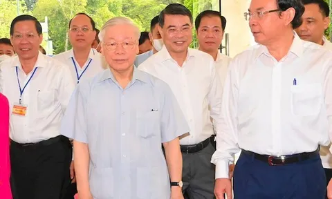 Từ “TP. HCM cùng cả nước, vì cả nước” sang “TP. HCM vì cả nước, cả nước vì TP. HCM”