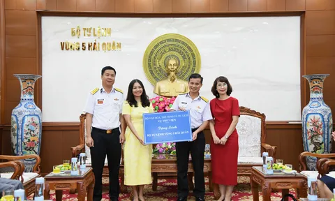 Đoàn tập huấn về chuyển đổi số trong lĩnh vực thư viện chào xã giao Bộ Tư lệnh Vùng 5 Hải quân