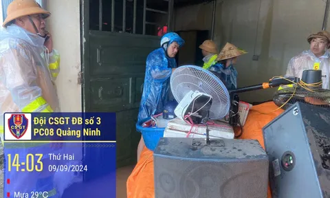 Quảng Ninh: Đội CSGT đường bộ số 3 hỗ trợ người dân khắc phục hậu quả siêu bão Yagi