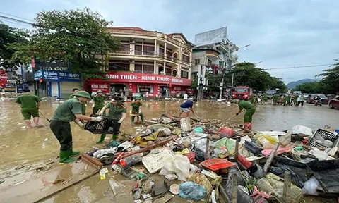 Công an Tuyên Quang: Phát huy sức mạnh cộng đồng, cùng nhân dân thực hiện vệ sinh môi trường sau lũ