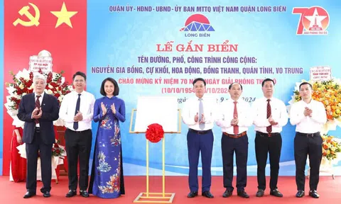 Quận Long Biên gắn biển tuyến đường mang tên danh nhân Nguyễn Gia Bồng