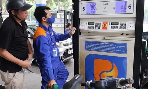 Giá xăng ngày mai giảm khoảng 1.000 đồng/lít?