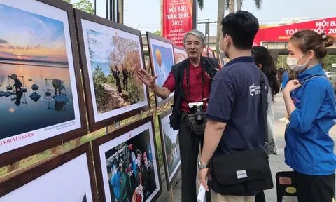 Triển lãm ảnh báo chí ‘Những nẻo đường xuân’