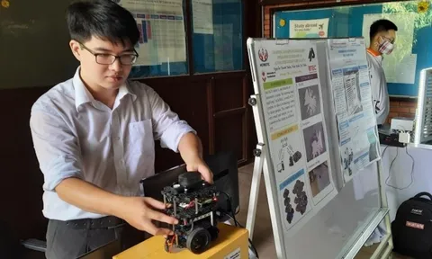 Hà Nội khen thưởng đột xuất 6 nhóm học sinh xuất sắc