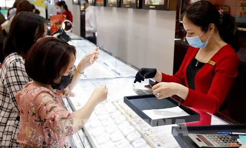 Giá vàng hôm nay 14/5: Giá vàng thế giới giảm mạnh