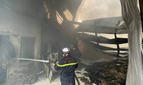 Hà Nội: Cháy lớn tại Công ty Hoàng Thành  ở huyện Đan Phượng