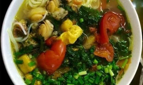 Bún ốc người Hà Nội giản dị, bình dân và lôi cuốn