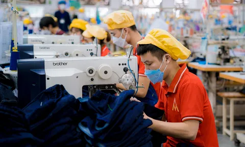Thủ tướng đối thoại với công nhân: Xem xét kiến nghị về việc làm, thu nhập