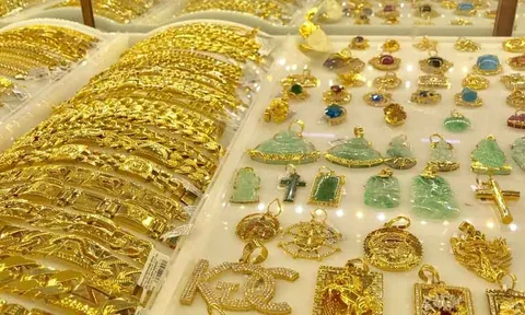 Giá vàng hôm nay 19/5: USD  liên tục giảm, vàng tiếp tục tăng giá