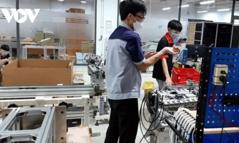Giá xăng dầu liên tiếp tăng khiến doanh nghiệp khó phục hồi