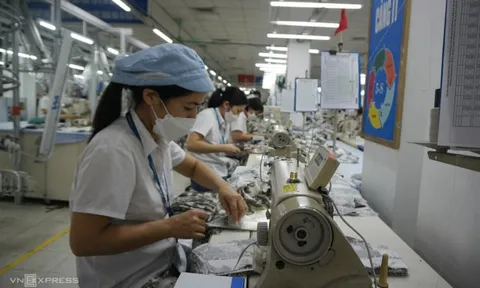 Lao động nữ dệt may giảm 14% giờ làm do dịch