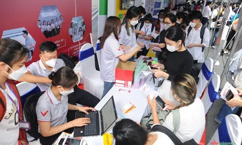 Hơn 5.000 sinh viên tham gia Ngày hội tuyển dụng, việc làm năm 2022