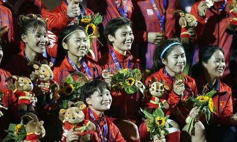 Đội tuyển nữ Việt Nam đi Pháp
