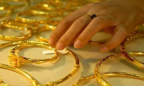 Giá vàng hôm nay 1/6: USD bật tăng, vàng giảm