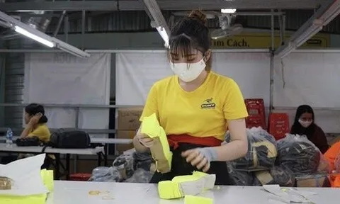 Công nhân tăng ca bao giờ mỗi ngày để có lương 10 triệu đồng?