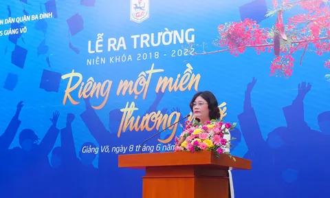 Xúc động lời dặn học trò trong ngày lễ ra trường của cô giáo Thủ đô