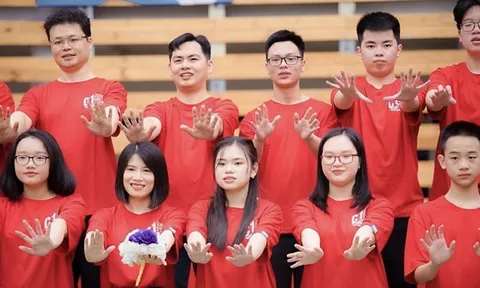 Một trường THCS ở Hà Nội 3 năm liên tiếp có lớp 100% đỗ trường chuyên: Ngó profile của thầy Chủ nhiệm mới thấy khủng