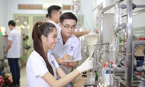 Ngành học nghe thì hot kỳ thực khó xin việc và nghề đơn giản nhưng không bao giờ lo đói