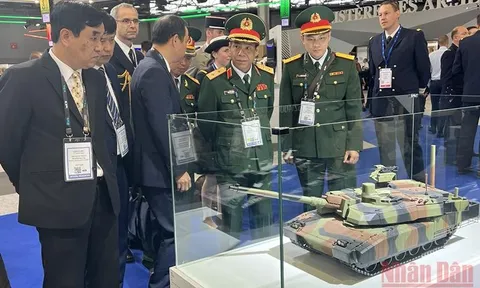 Việt Nam tham dự Triển lãm Vũ khí Lục quân EUROSATORY tại Pháp