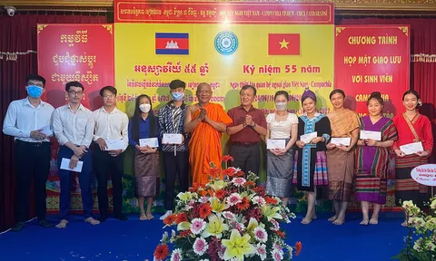 Trao tặng học bổng trị giá 500 triệu đồng cho du học sinh Campuchia tại TP.HCM