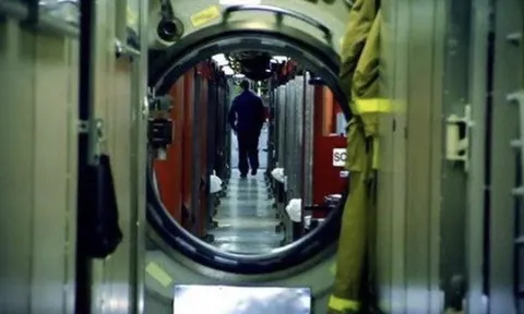 Môi trường làm việc này khắc nghiệt hơn cả trên trạm vũ trụ, con người chỉ có thể ở tối đa 90 ngày