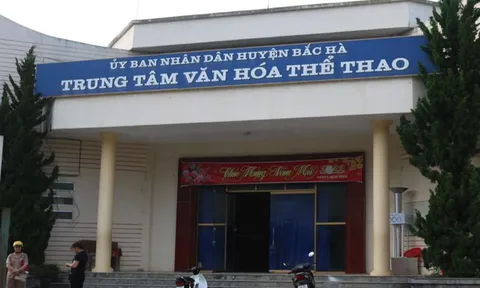 Hai phóng viên gặp nạn trên đường, một người tử vong