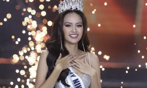 Ngọc Châu đăng quang Hoa hậu Hoàn vũ Việt Nam 2022