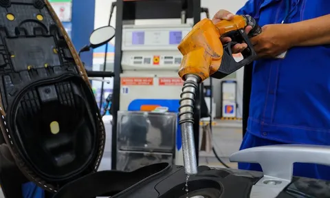Dự đoán ngày mai (1/7) xăng quay đầu giảm nhẹ