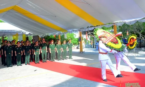 Đoàn công tác của Quân ủy Trung ương, Bộ Quốc phòng viếng các anh hùng liệt sĩ tại Hà Giang