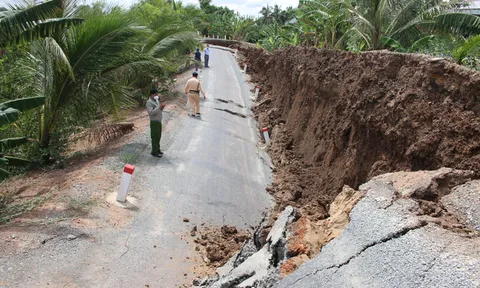 Vì sao đường vừa sử dụng đã lún sâu 5m, vỡ toác như gặp động đất?