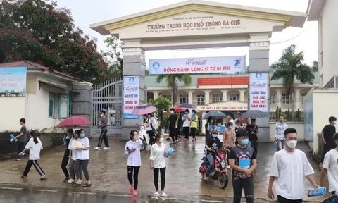 Công an điều tra vụ nữ sinh dùng thiết bị điện tử 'tuồn' đề thi ra ngoài