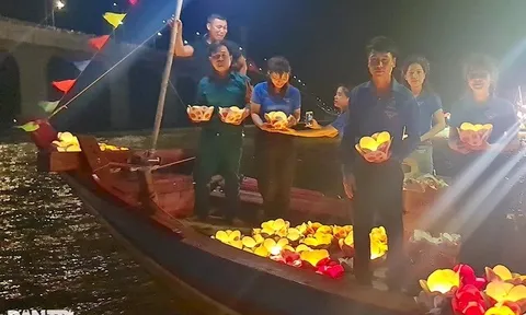 Hội hoa đăng tri ân các anh hùng liệt sĩ bên bờ Lam giang