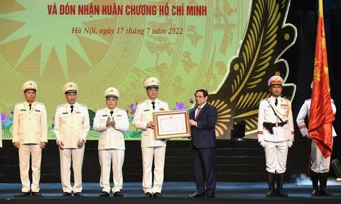 Thủ tướng dự Lễ kỷ niệm 60 năm Ngày Truyền thống Lực lượng Cảnh sát nhân dân